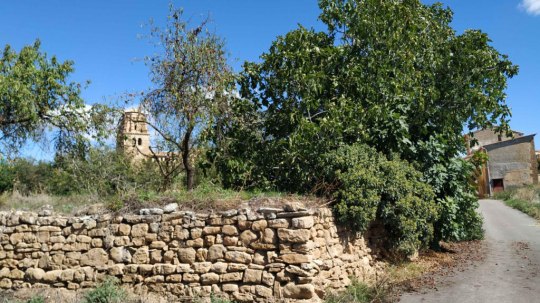 Ruta S6 Guara Central. Muros de piedra seca  y canteras en el entorno de Sieso